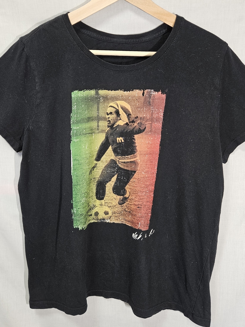 Black Bob Marley Graphic Soccer Tee with Green-Yellow-Red Print no Tag sz M